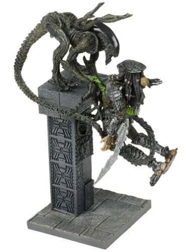 McFarlane Alien Vs. Predator Movie Playsets Action Figure Alien Attacks Predator 3 McFarlane Alien Vs. Predator Movie Playsets Action Figure Alien Attacks Predator - Image 3
